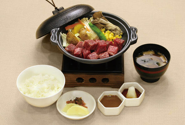 2019夏_590_400_国産牛陶板焼き.jpg