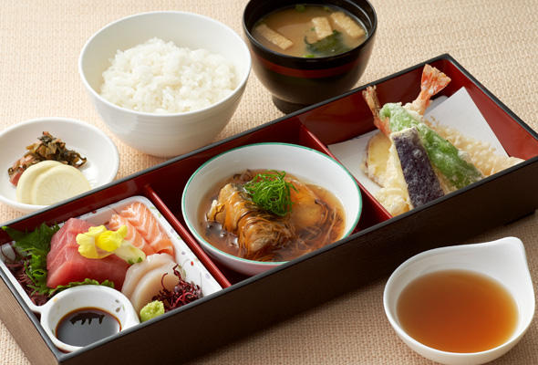 2019夏_590_400_松花堂弁当.jpg