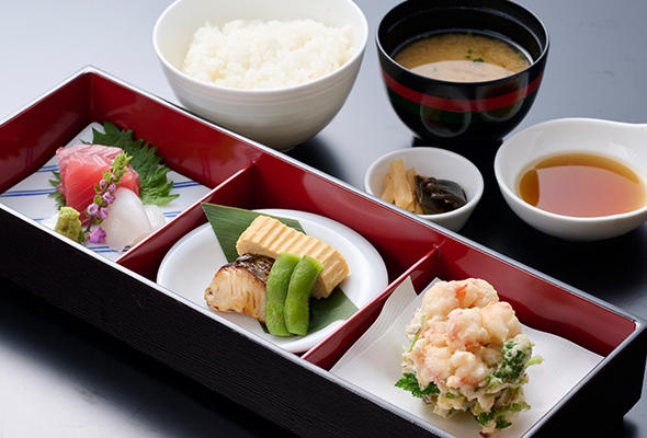 2022春_590_400_松花堂弁当.jpg