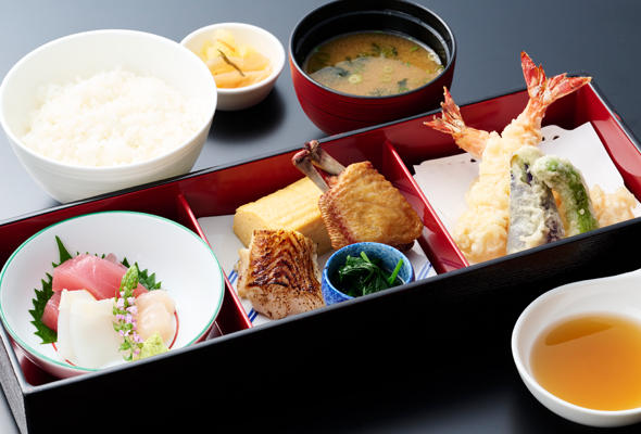 2023秋_松花堂弁当_590_400.jpg