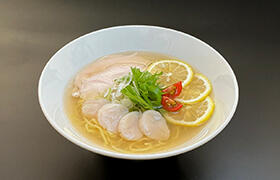 2025夏_280_180_帆立貝とチキンの冷やしラーメン.jpg